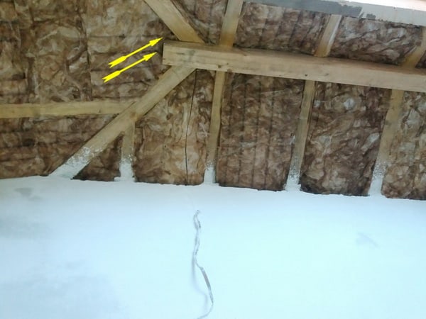 Hausgutachter  Dachdämmung mit Lücke Wärmebrücke